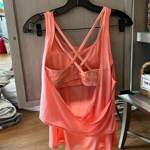 Lululemon Salmon Pink workout top with built-in bra (Size 6, GUC)